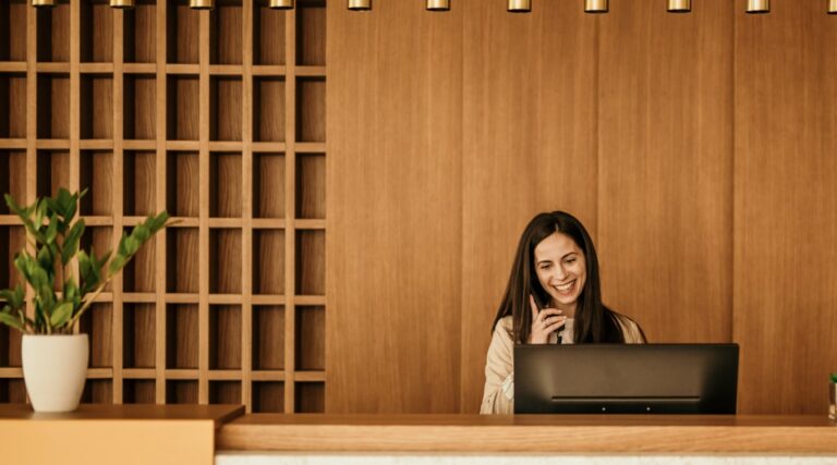 Resepsiyon Nedir? Otel Resepsiyon Görevlisi Ne İş Yapar?