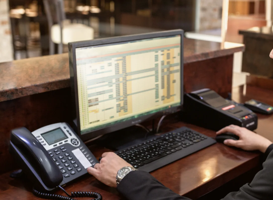 Oracle On-prem Hotel Management Systems