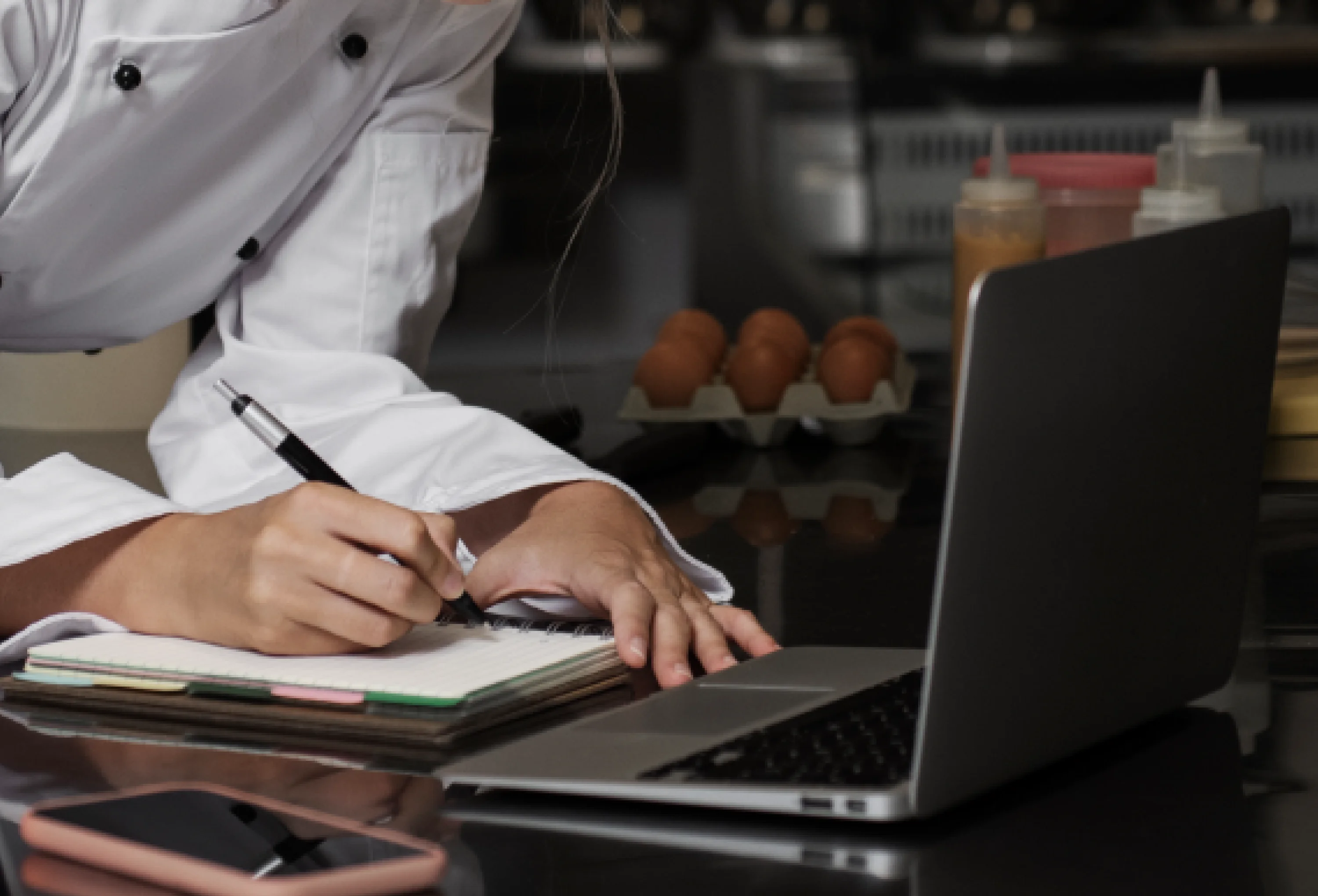 Accounting solutions & revenue-expense <br class="d-none lg:d-block">tracking for restaurants